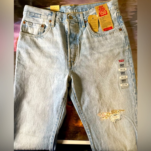 NWT | 30x30 Levi 501’s highwaist mom jeans | tapered ankle | slight distressed - Picture 8 of 10